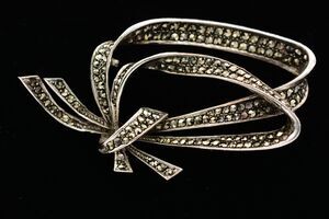 ELd Vintage Bow Pin Brooch Marcasite Sterling Silver 925 Shiny Signed 1960s BinF